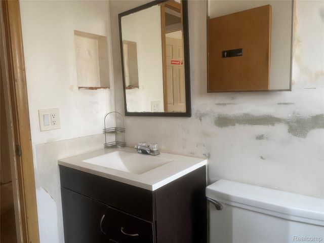 16646 Roberts Street, Roseville, MI 48066