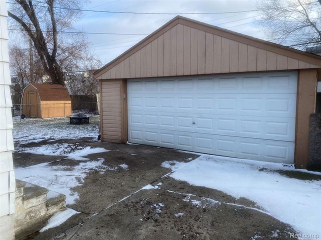 16646 Roberts Street, Roseville, MI 48066