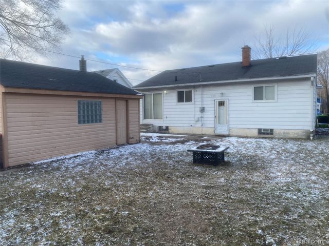 16646 Roberts Street, Roseville, MI 48066