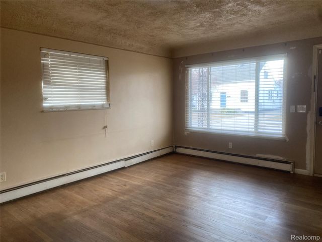 16646 Roberts Street, Roseville, MI 48066