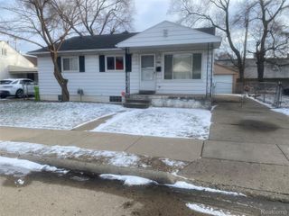 16646 Roberts Street, Roseville, MI 48066