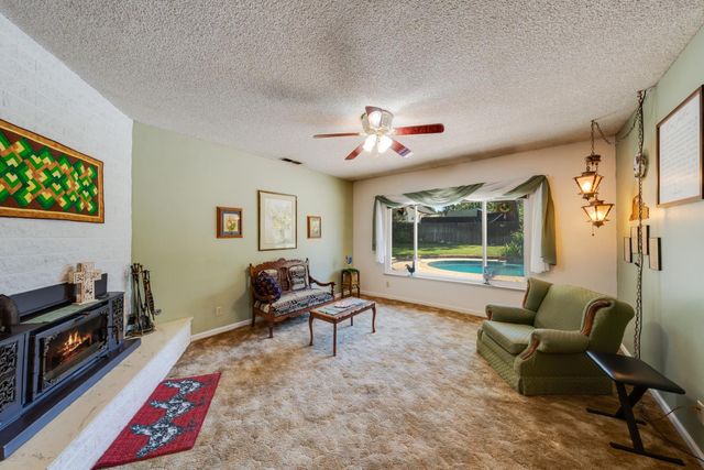 5765 Hoffman Ln, Fair Oaks, CA 95628