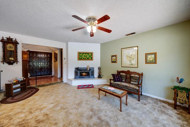5765 Hoffman Ln, Fair Oaks, CA 95628