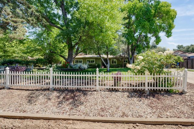 5765 Hoffman Ln, Fair Oaks, CA 95628