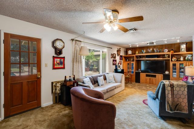 5765 Hoffman Ln, Fair Oaks, CA 95628
