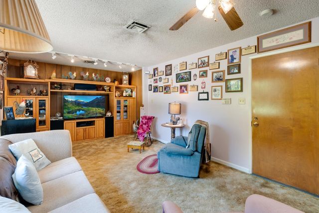 5765 Hoffman Ln, Fair Oaks, CA 95628