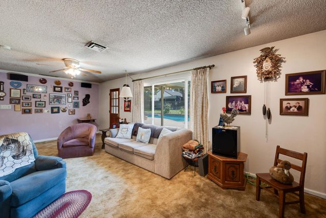 5765 Hoffman Ln, Fair Oaks, CA 95628