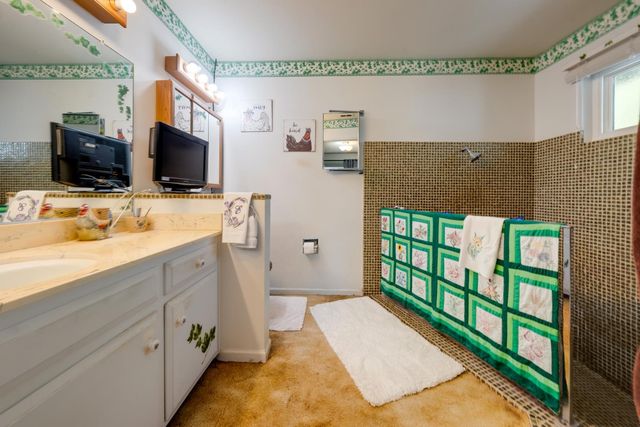 5765 Hoffman Ln, Fair Oaks, CA 95628