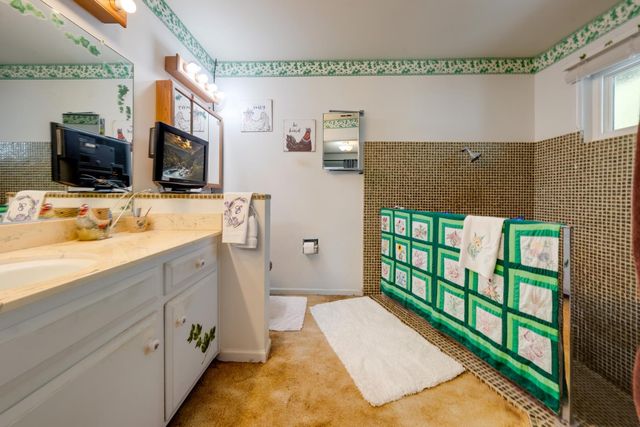 5765 Hoffman Ln, Fair Oaks, CA 95628