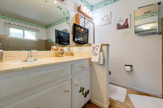 5765 Hoffman Ln, Fair Oaks, CA 95628