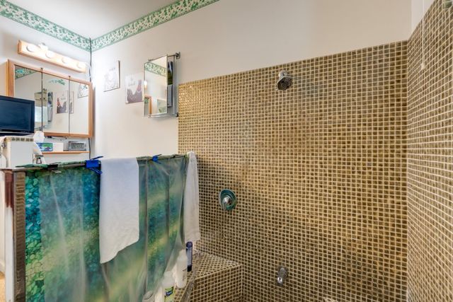 5765 Hoffman Ln, Fair Oaks, CA 95628