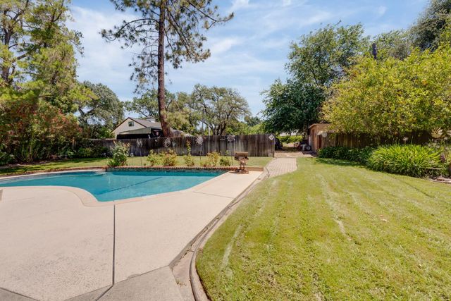 5765 Hoffman Ln, Fair Oaks, CA 95628