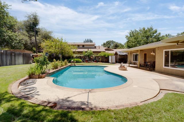 5765 Hoffman Ln, Fair Oaks, CA 95628