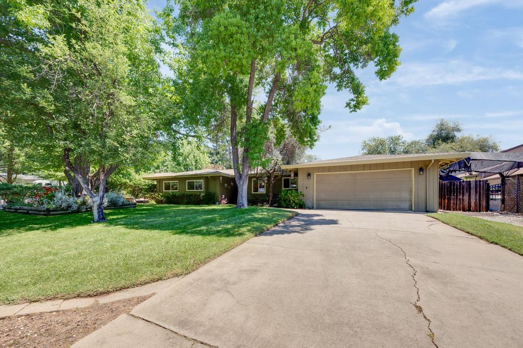 5765 Hoffman Ln, Fair Oaks, CA 95628