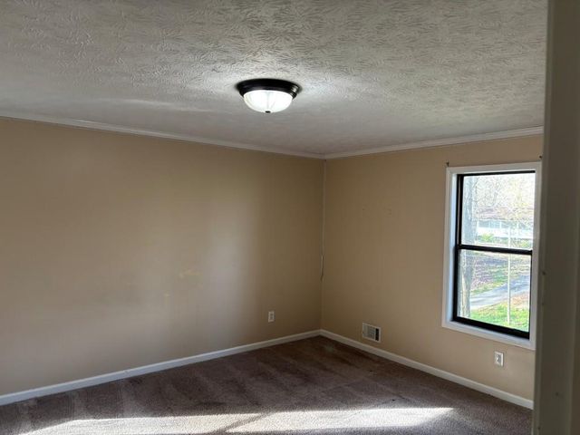 136 Creekview Drive, Woodstock, GA 30188