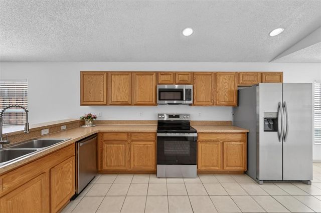 2041 NEWTOWN ROAD, Groveland, FL 34736