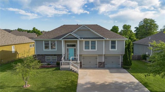2301 NE Treetop Drive, Blue Springs, MO 64029