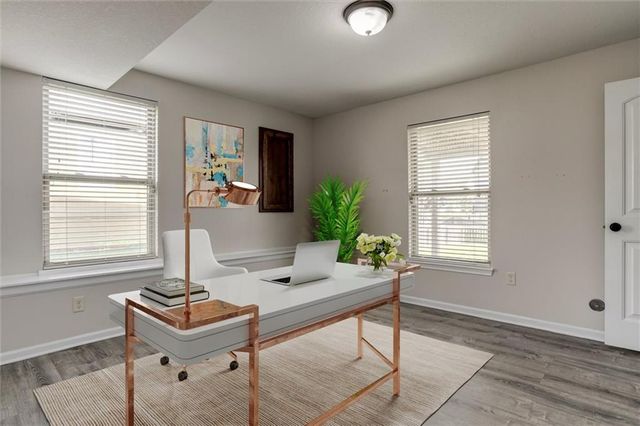 2301 NE Treetop Drive, Blue Springs, MO 64029