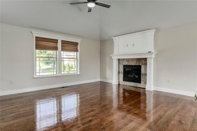 2301 NE Treetop Drive, Blue Springs, MO 64029