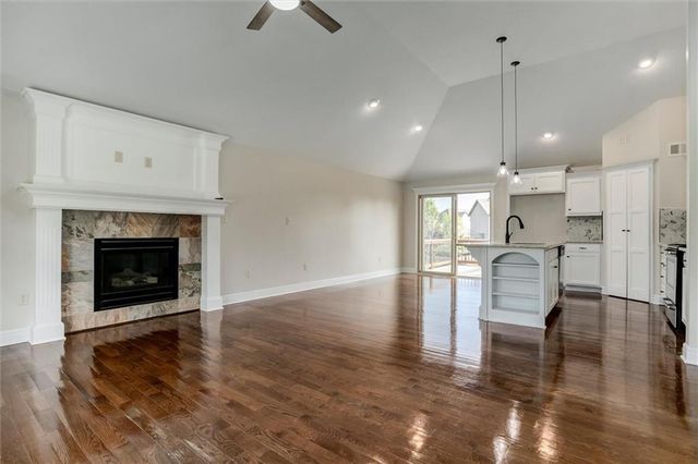 2301 NE Treetop Drive, Blue Springs, MO 64029