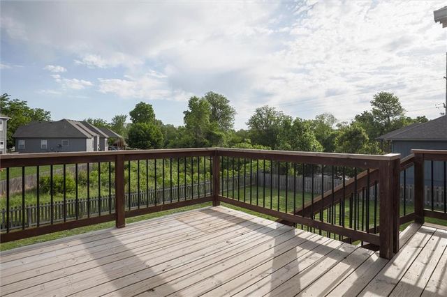2301 NE Treetop Drive, Blue Springs, MO 64029