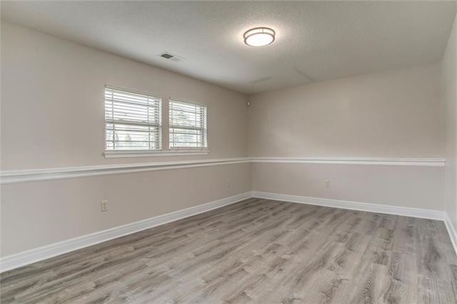 2301 NE Treetop Drive, Blue Springs, MO 64029