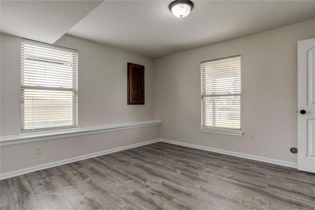 2301 NE Treetop Drive, Blue Springs, MO 64029