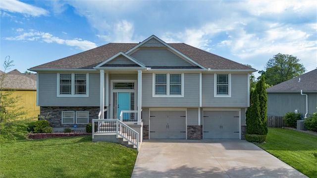 2301 NE Treetop Drive, Blue Springs, MO 64029