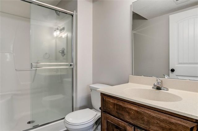 2301 NE Treetop Drive, Blue Springs, MO 64029