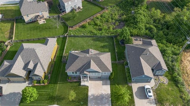 2301 NE Treetop Drive, Blue Springs, MO 64029