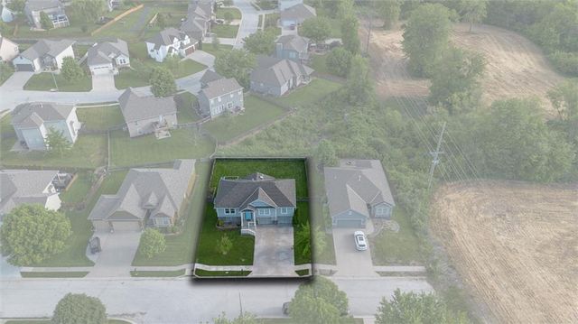 2301 NE Treetop Drive, Blue Springs, MO 64029