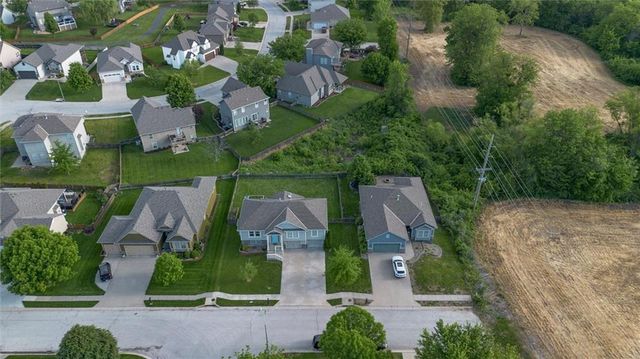 2301 NE Treetop Drive, Blue Springs, MO 64029