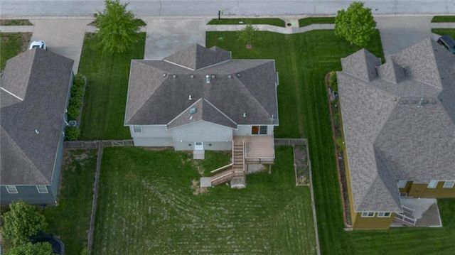 2301 NE Treetop Drive, Blue Springs, MO 64029