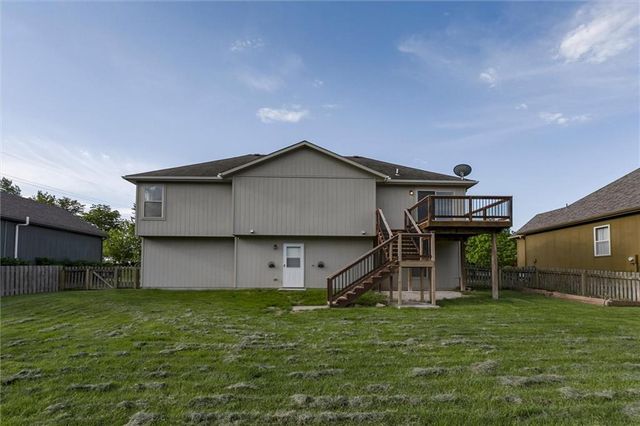 2301 NE Treetop Drive, Blue Springs, MO 64029