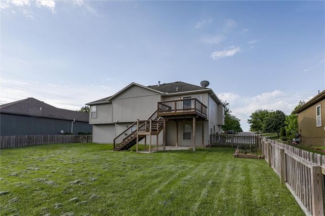 2301 NE Treetop Drive, Blue Springs, MO 64029