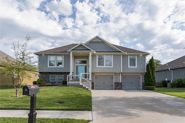 2301 NE Treetop Drive, Blue Springs, MO 64029