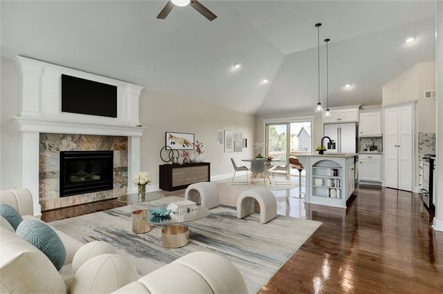 2301 NE Treetop Drive, Blue Springs, MO 64029