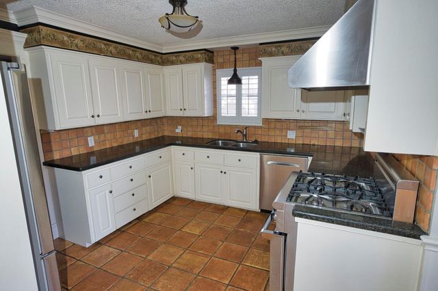 436 Forest Drive, Lake Jackson, TX 77566