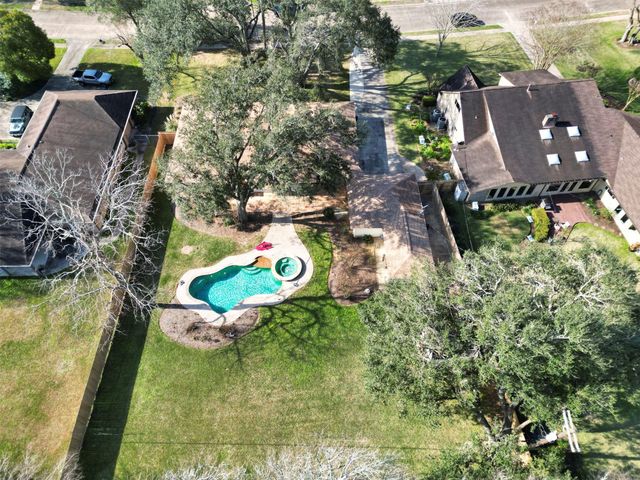 436 Forest Drive, Lake Jackson, TX 77566