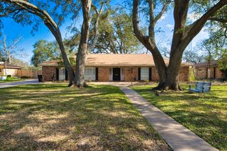 436 Forest Drive, Lake Jackson, TX 77566
