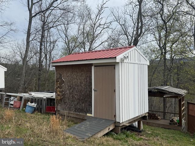 1821 BEARS LOPE LN, Great Cacapon, WV 25422