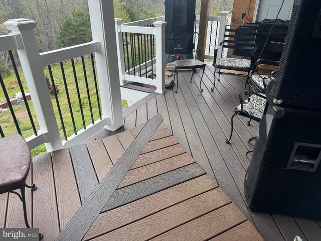 1821 BEARS LOPE LN, Great Cacapon, WV 25422