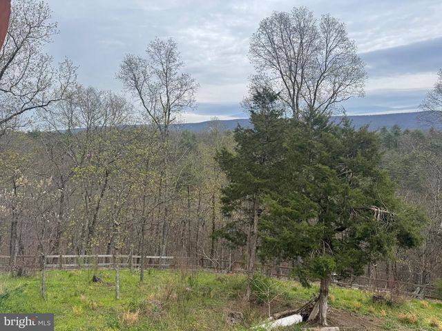 1821 BEARS LOPE LN, Great Cacapon, WV 25422
