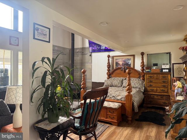 1821 BEARS LOPE LN, Great Cacapon, WV 25422