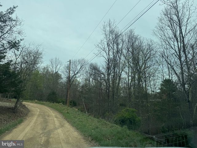 1821 BEARS LOPE LN, Great Cacapon, WV 25422