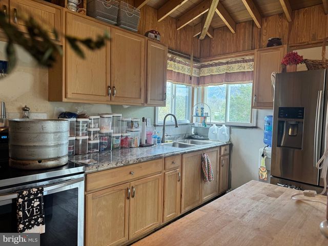 1821 BEARS LOPE LN, Great Cacapon, WV 25422