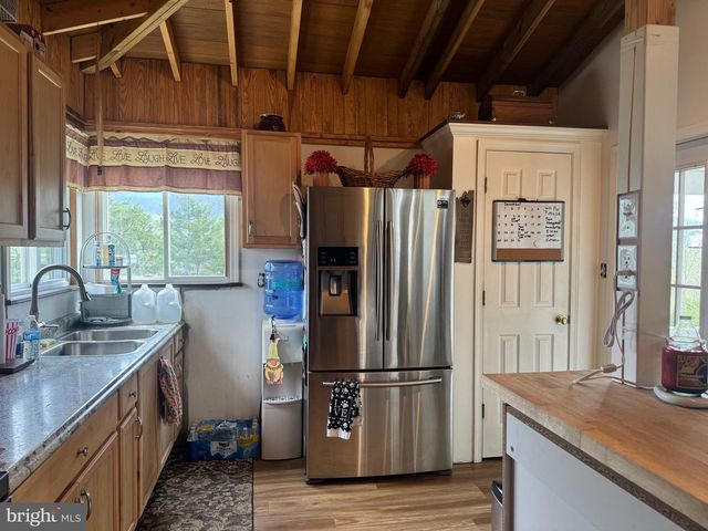1821 BEARS LOPE LN, Great Cacapon, WV 25422