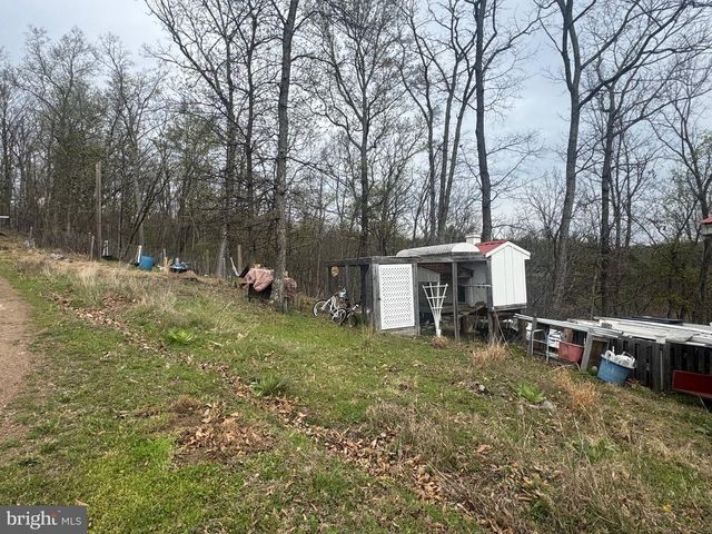 1821 BEARS LOPE LN, Great Cacapon, WV 25422