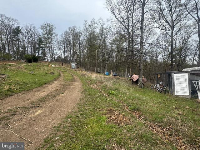 1821 BEARS LOPE LN, Great Cacapon, WV 25422