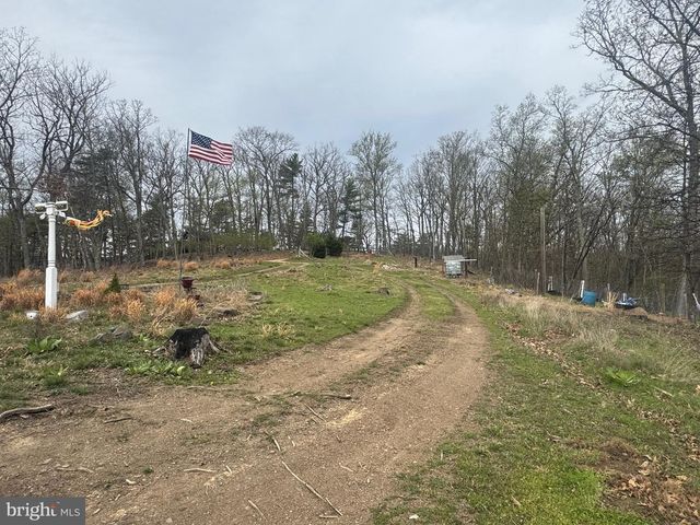 1821 BEARS LOPE LN, Great Cacapon, WV 25422